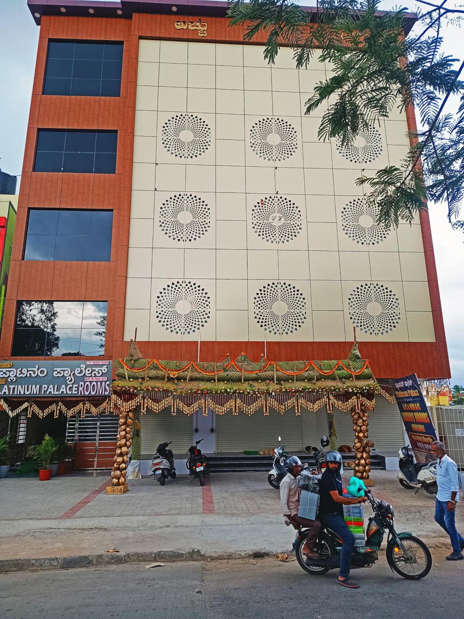 Hotel Achhu Palace Bangalore Exteriör bild
