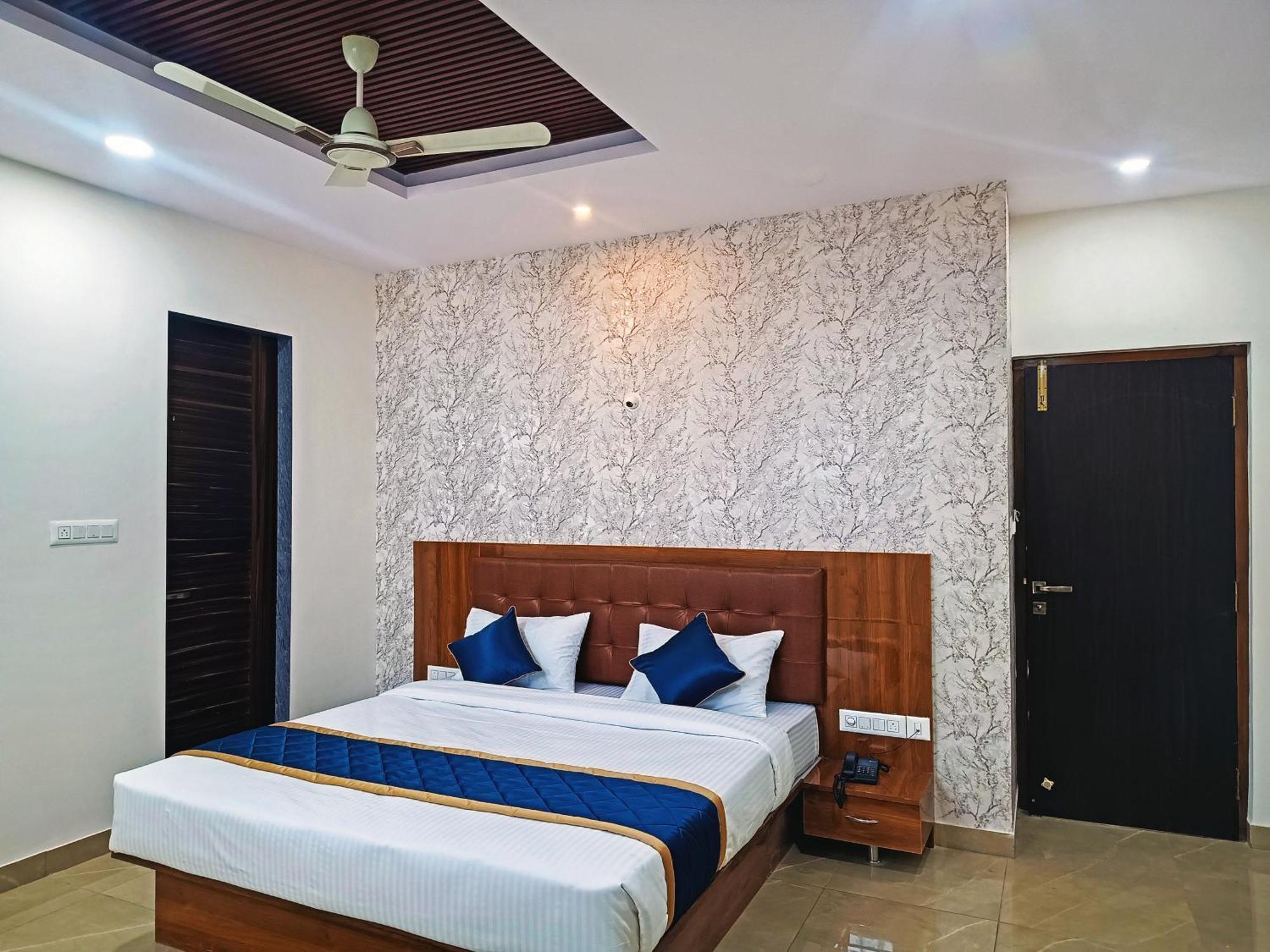 Hotel Achhu Palace Bangalore Exteriör bild