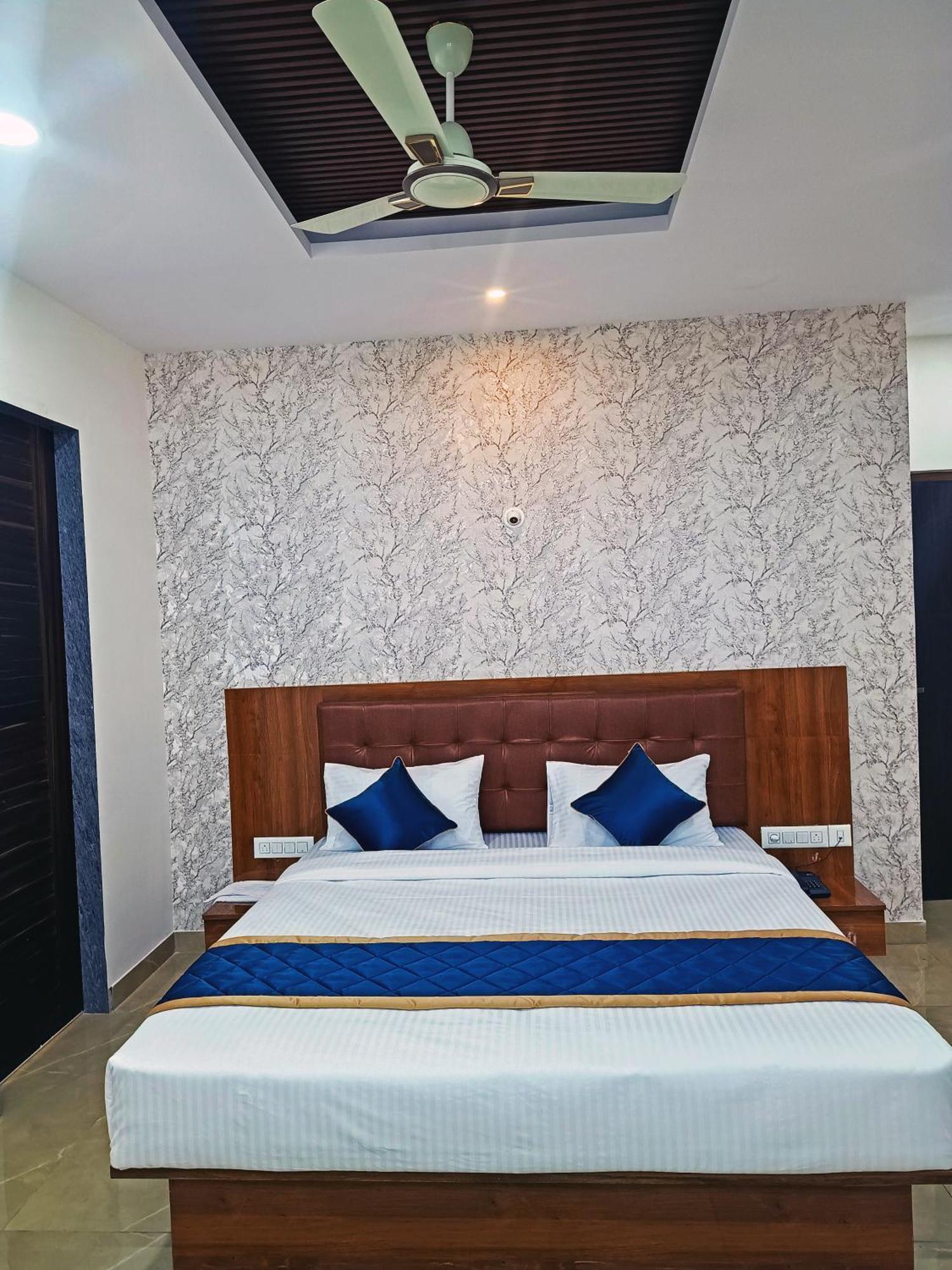 Hotel Achhu Palace Bangalore Exteriör bild