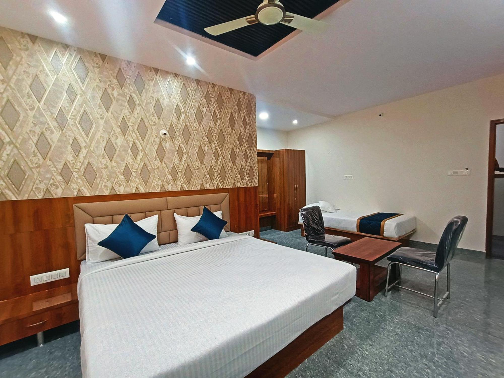 Hotel Achhu Palace Bangalore Exteriör bild